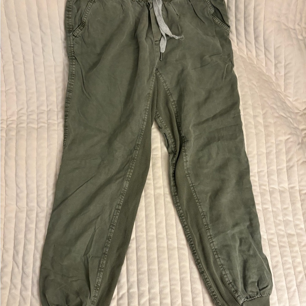 Aerie women’s olive jogger pants - size XS